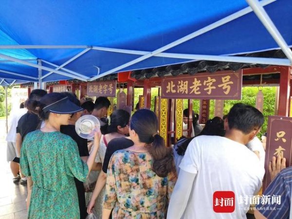 嘉汇优配 73年历史的星级酒店摆摊卖卤味 记者实探：1小时卖断货，大厨刀功切出花